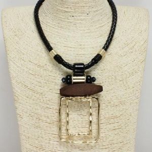 New💕💕 Gold/Black square wooden Necklace